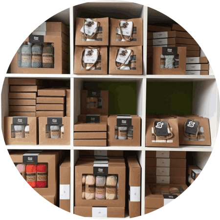 Kast met haakpakketten Kast met haakpakketten